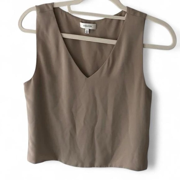 Aritzia Tops - ARITZIA Babaton v neck tank top